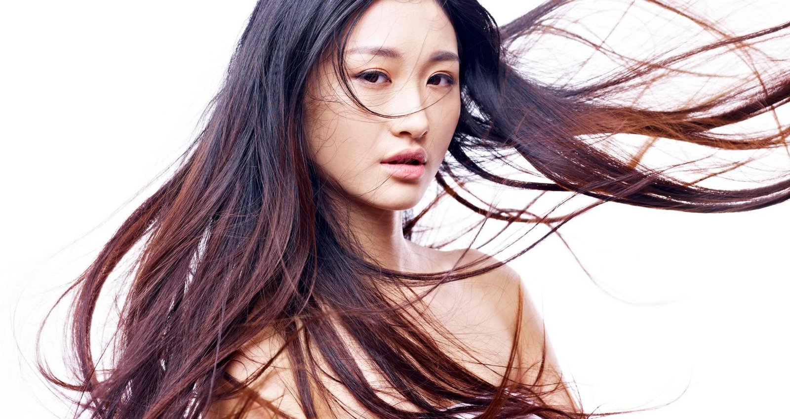 Rahasia Model Tampil Sempurna di Foto: Lighting dan Angles