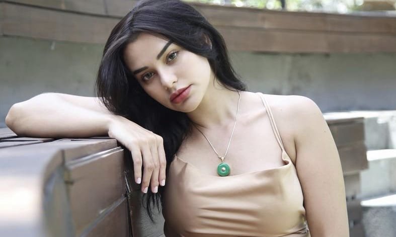 Nora Alexandra: Model dengan Keturunan Indonesia-Swiss